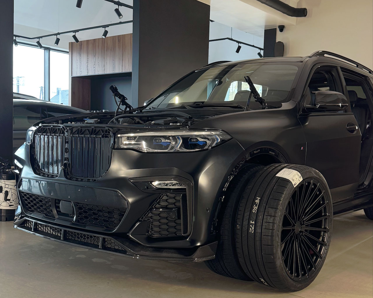 Dokładki carbonowe – realizacja Virtura Customs Kraków