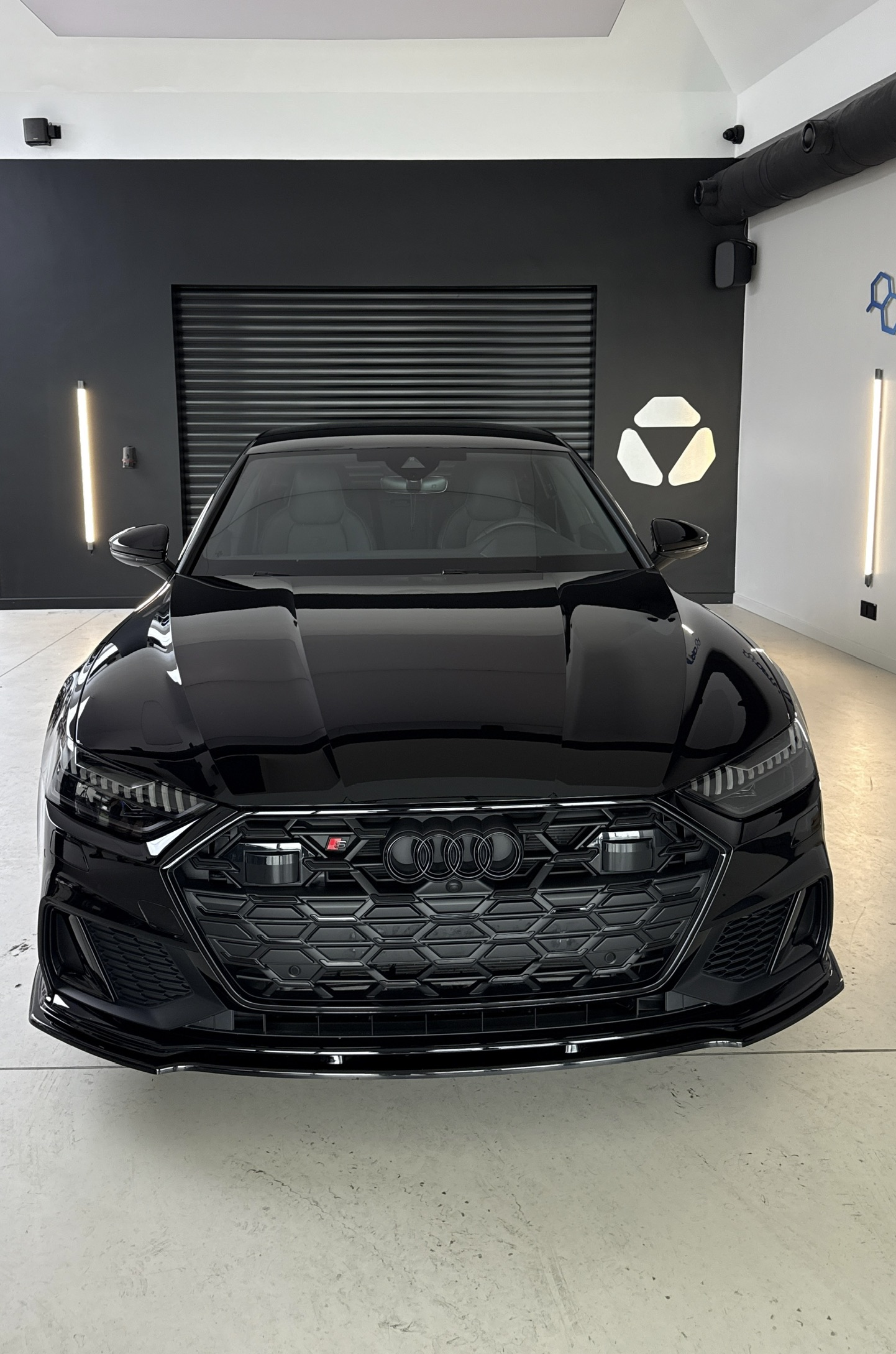 Auto premium po tuningu wizualnym – Virtura Customs Kraków