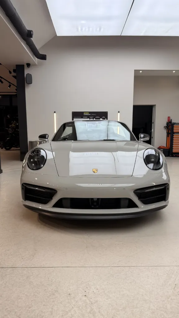 Porsche 911 GTS Cabrio w kolorze Crayon po zabezpieczeniu folią Opti-Coat ULTRA PPF