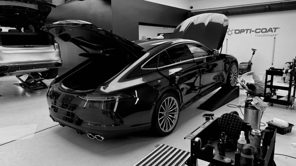 Mercedes-AMG GT 43 4-Door na stanowisku Opti-Coat w studiu Virtura Customs